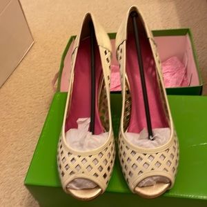 Lilly Pulitzer Resort Chic Wedge Basketweave in white. 8.5M